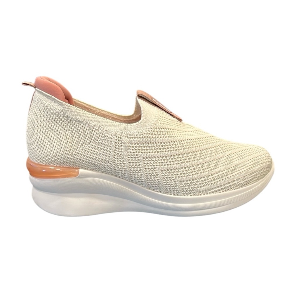 Modare by Ego Ultracomforto Women's Cream Slip-On Sneakers Size 7 NWOT